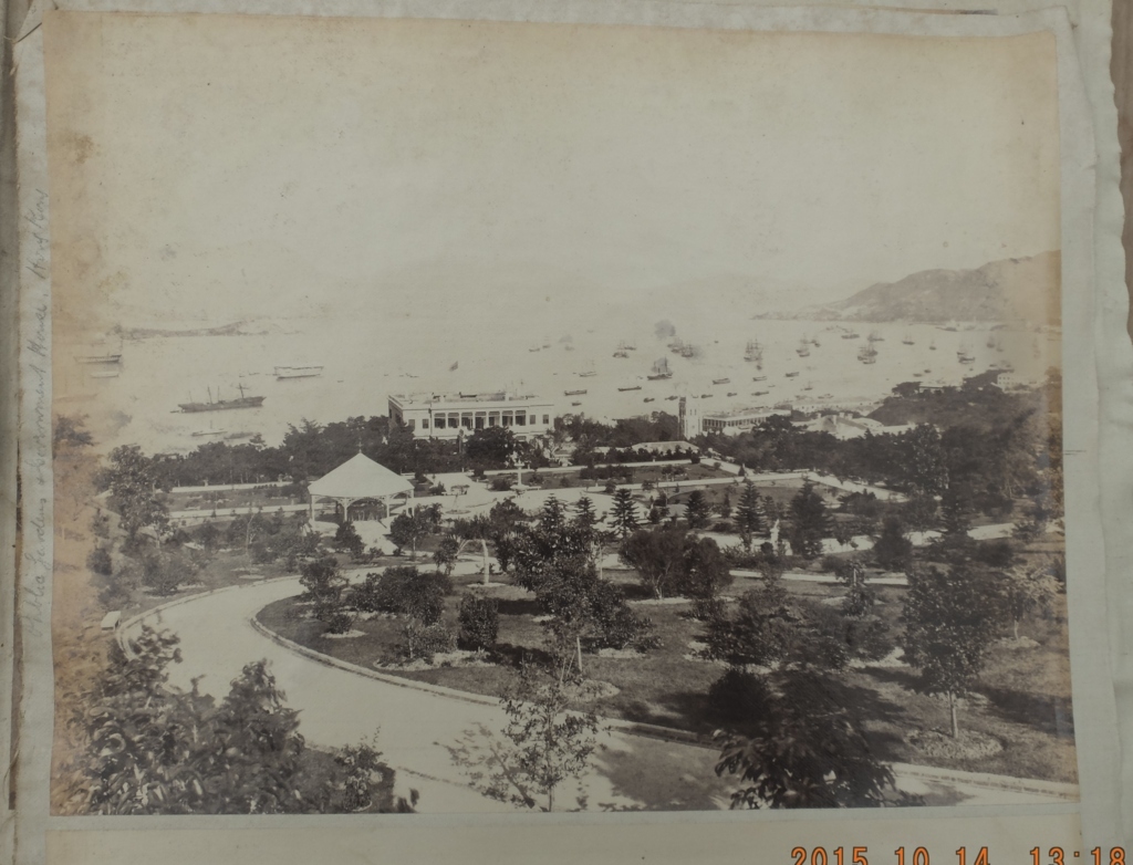 Victorian Album of 100 Albumen Prints of mainly Hong Kong and Java signed by Floyd-Dutton-Miller. - Bild 3 aus 98