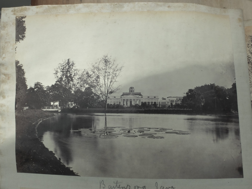 Victorian Album of 100 Albumen Prints of mainly Hong Kong and Java signed by Floyd-Dutton-Miller. - Bild 19 aus 98