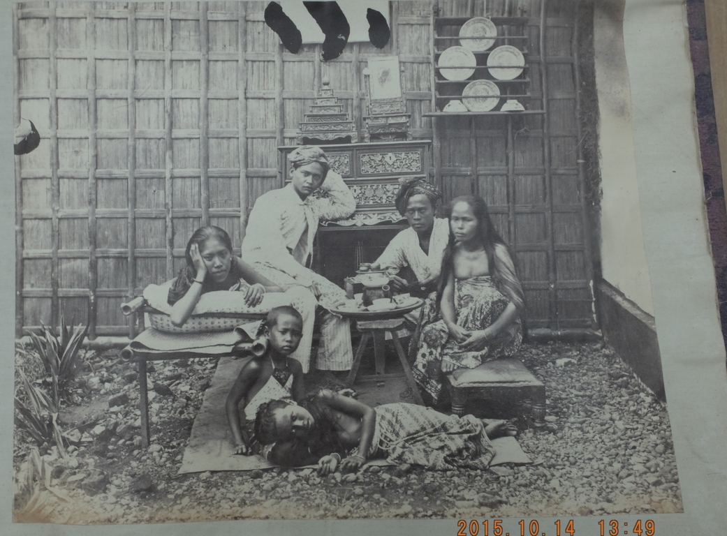 Victorian Album of 100 Albumen Prints of mainly Hong Kong and Java signed by Floyd-Dutton-Miller. - Bild 68 aus 98