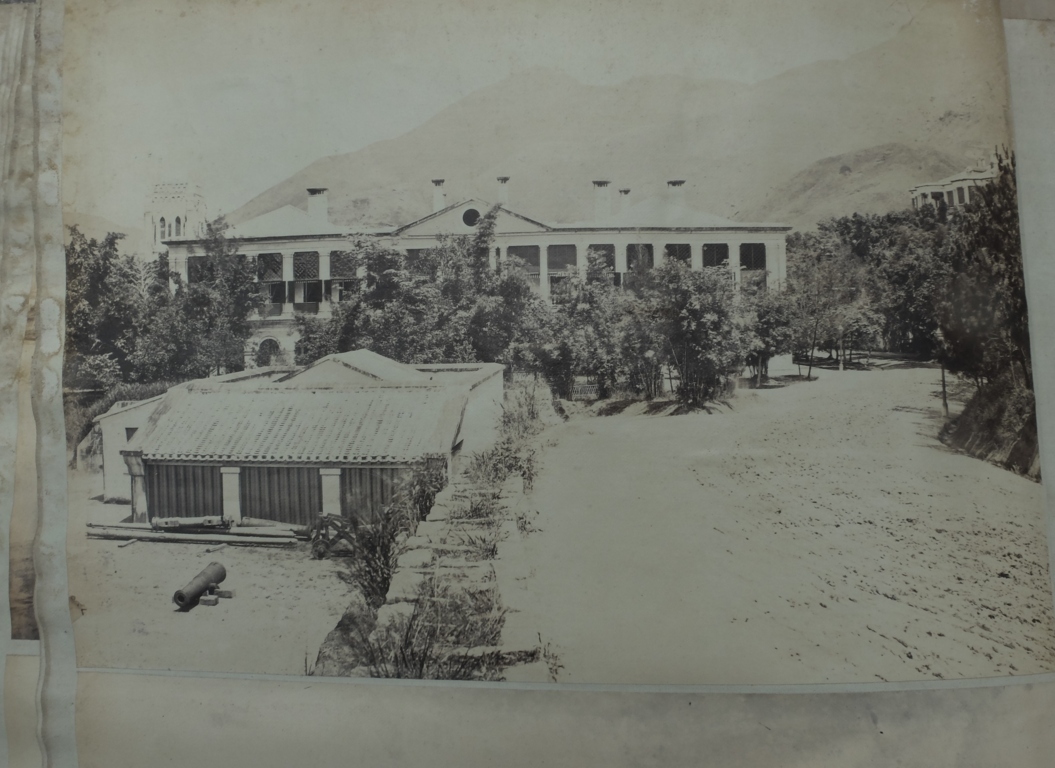 Victorian Album of 100 Albumen Prints of mainly Hong Kong and Java signed by Floyd-Dutton-Miller. - Bild 35 aus 98