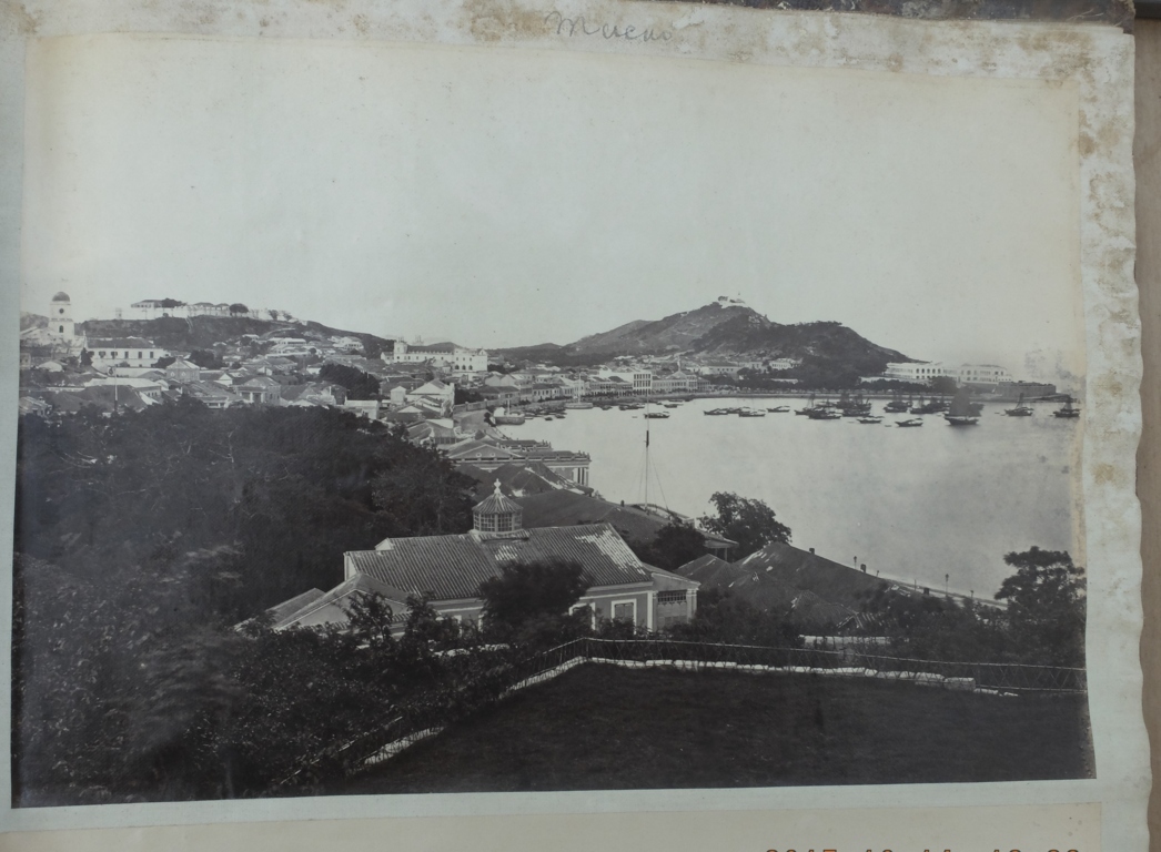 Victorian Album of 100 Albumen Prints of mainly Hong Kong and Java signed by Floyd-Dutton-Miller. - Bild 29 aus 98