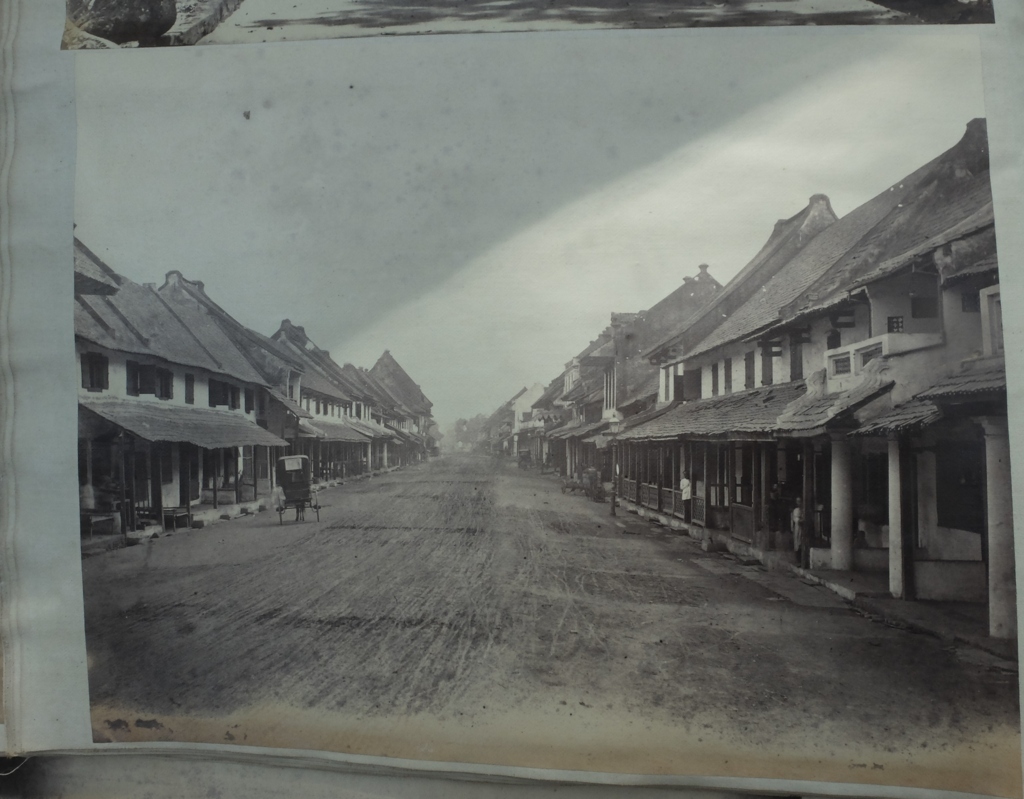 Victorian Album of 100 Albumen Prints of mainly Hong Kong and Java signed by Floyd-Dutton-Miller. - Bild 43 aus 98