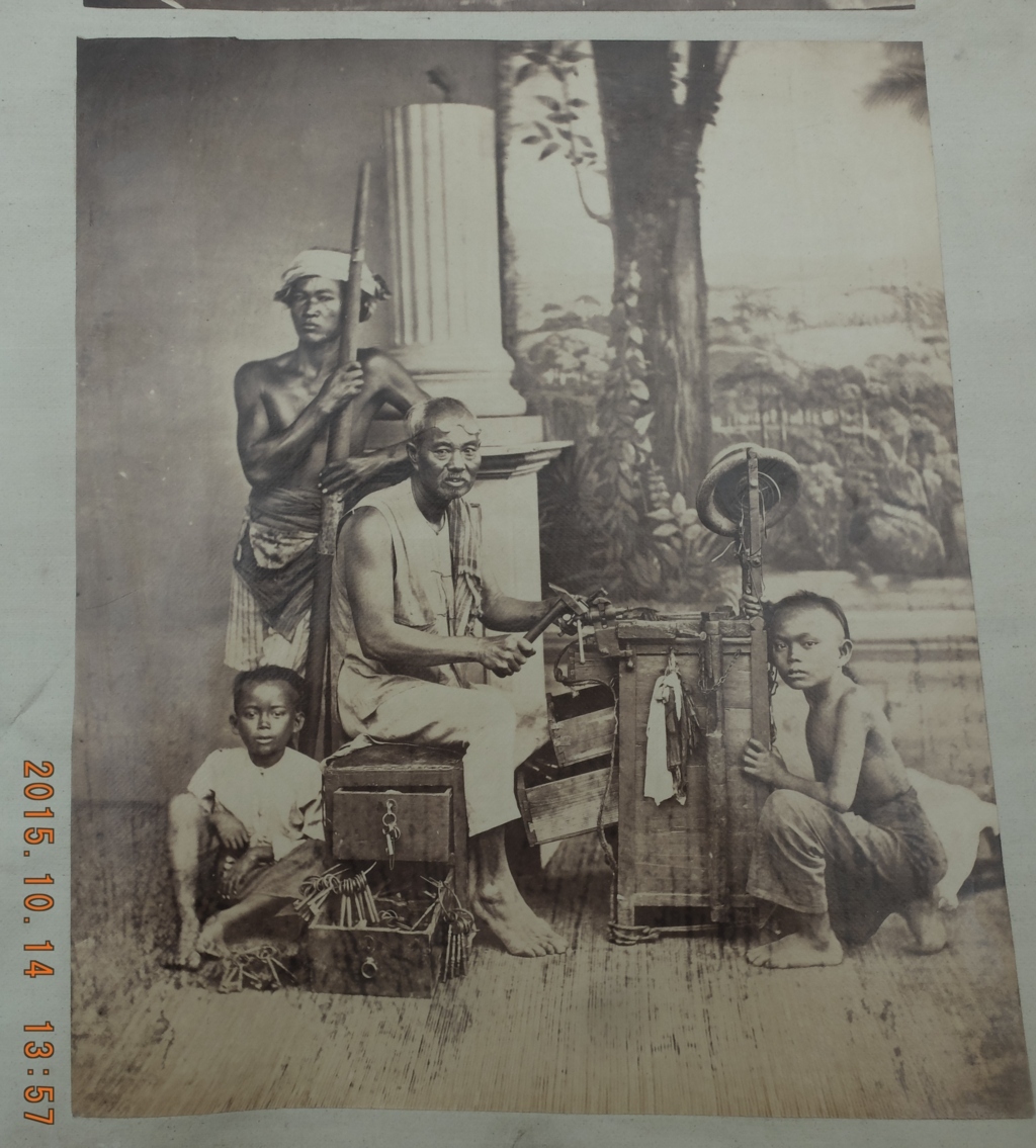 Victorian Album of 100 Albumen Prints of mainly Hong Kong and Java signed by Floyd-Dutton-Miller. - Bild 88 aus 98