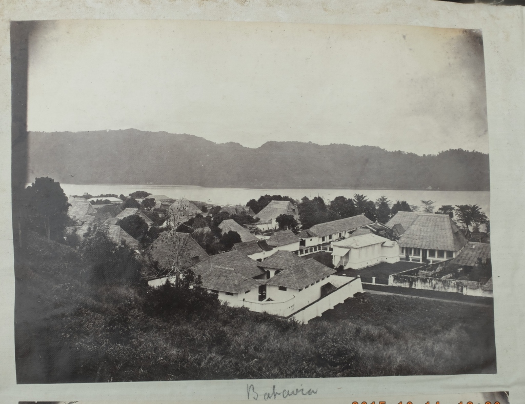 Victorian Album of 100 Albumen Prints of mainly Hong Kong and Java signed by Floyd-Dutton-Miller. - Bild 5 aus 98