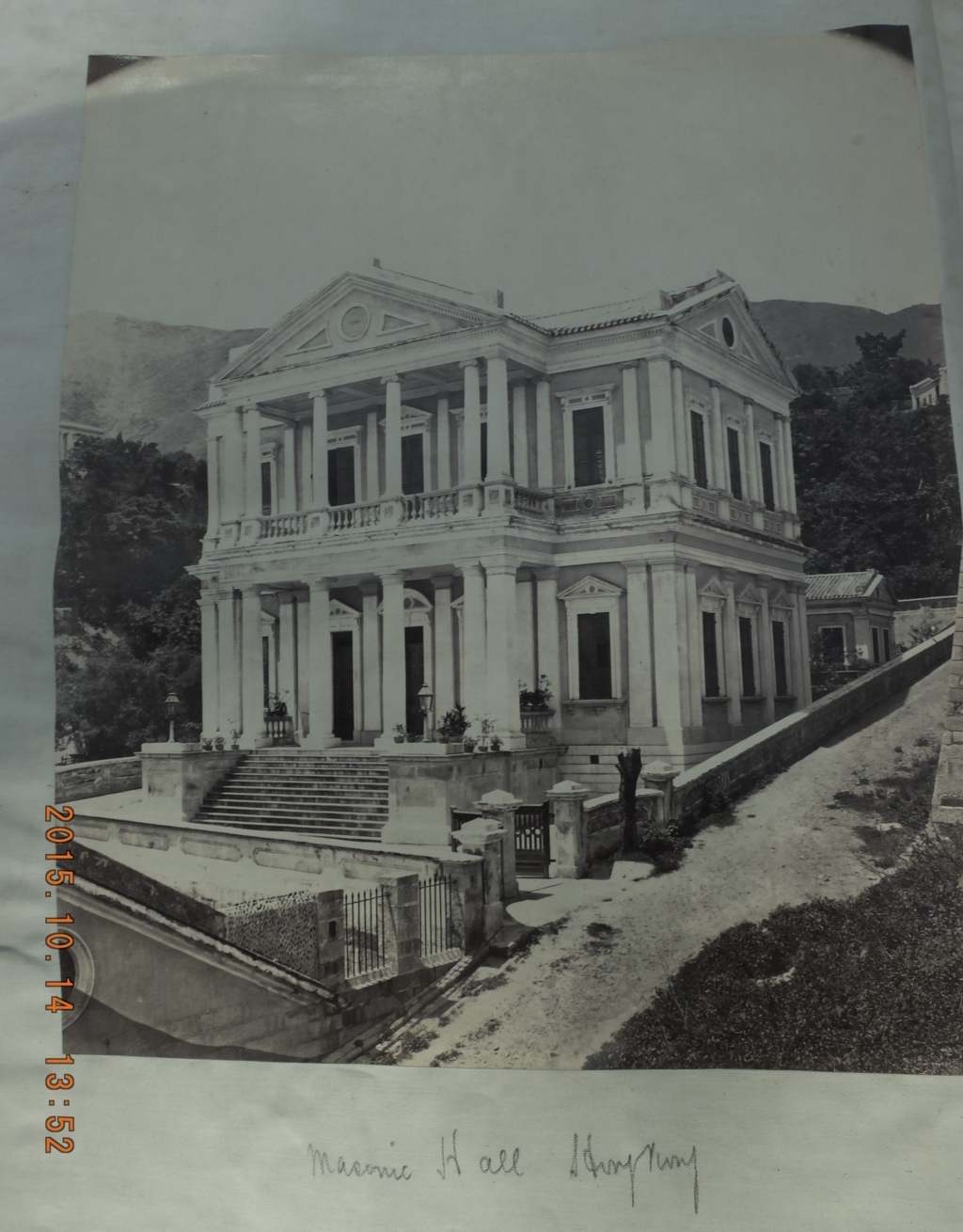 Victorian Album of 100 Albumen Prints of mainly Hong Kong and Java signed by Floyd-Dutton-Miller. - Bild 73 aus 98