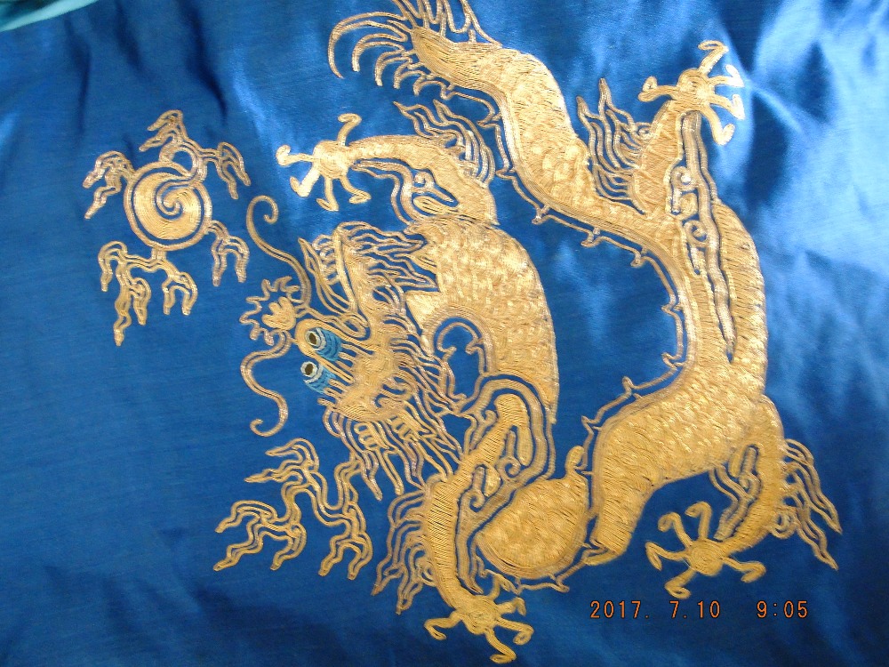 Antique Chinese Court Silk and Gold Thread Dragon Robe - 1.380 Metre long.TELEPHONE LINES ALL BOOKED - Image 37 of 47