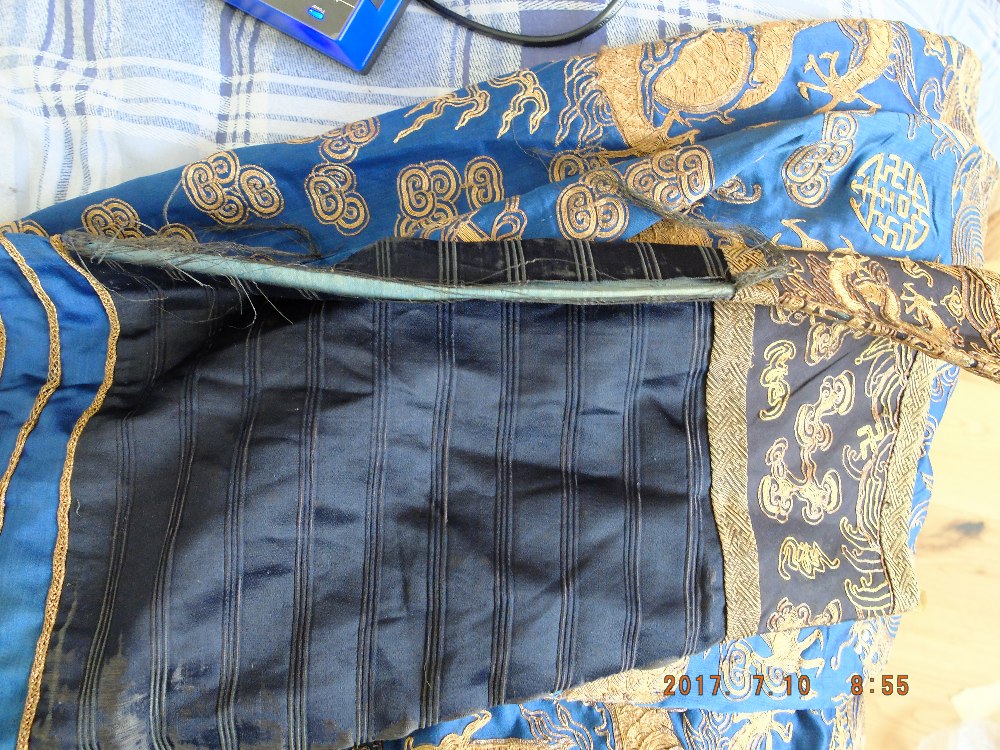 Antique Chinese Court Silk and Gold Thread Dragon Robe - 1.380 Metre long.TELEPHONE LINES ALL BOOKED - Image 31 of 47