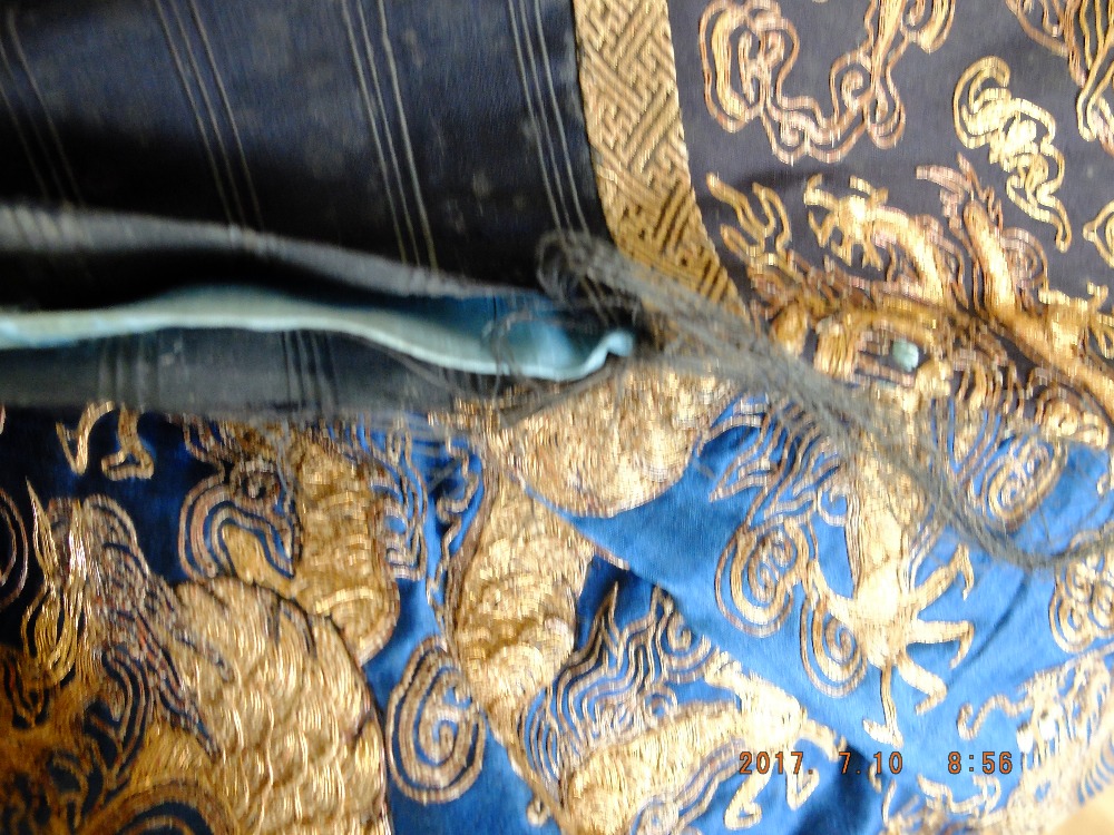 Antique Chinese Court Silk and Gold Thread Dragon Robe - 1.380 Metre long.TELEPHONE LINES ALL BOOKED - Image 34 of 47