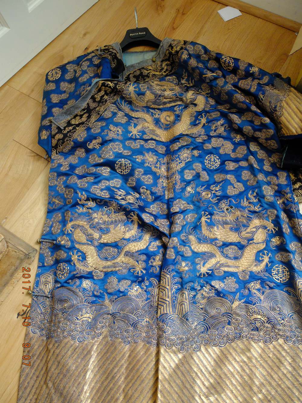 Antique Chinese Court Silk and Gold Thread Dragon Robe - 1.380 Metre long.TELEPHONE LINES ALL BOOKED - Image 40 of 47