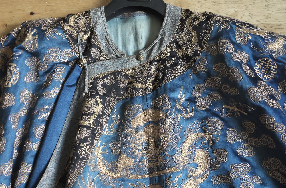 Antique Chinese Court Silk and Gold Thread Dragon Robe - 1.380 Metre long.TELEPHONE LINES ALL BOOKED - Image 5 of 47