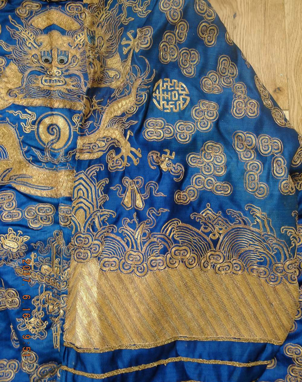 Antique Chinese Court Silk and Gold Thread Dragon Robe - 1.380 Metre long.TELEPHONE LINES ALL BOOKED - Image 29 of 47