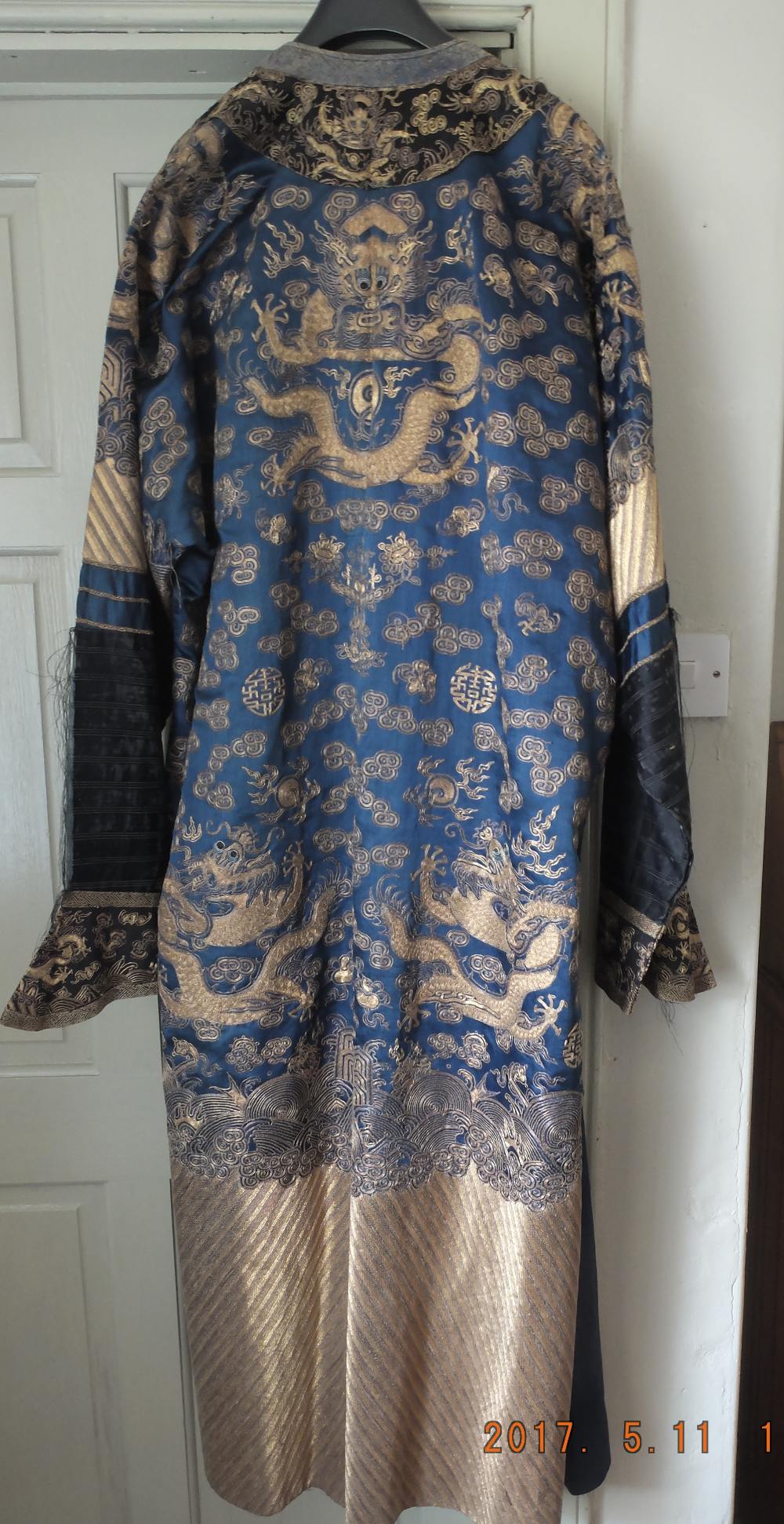 Antique Chinese Court Silk and Gold Thread Dragon Robe - 1.380 Metre long.TELEPHONE LINES ALL BOOKED - Image 18 of 47