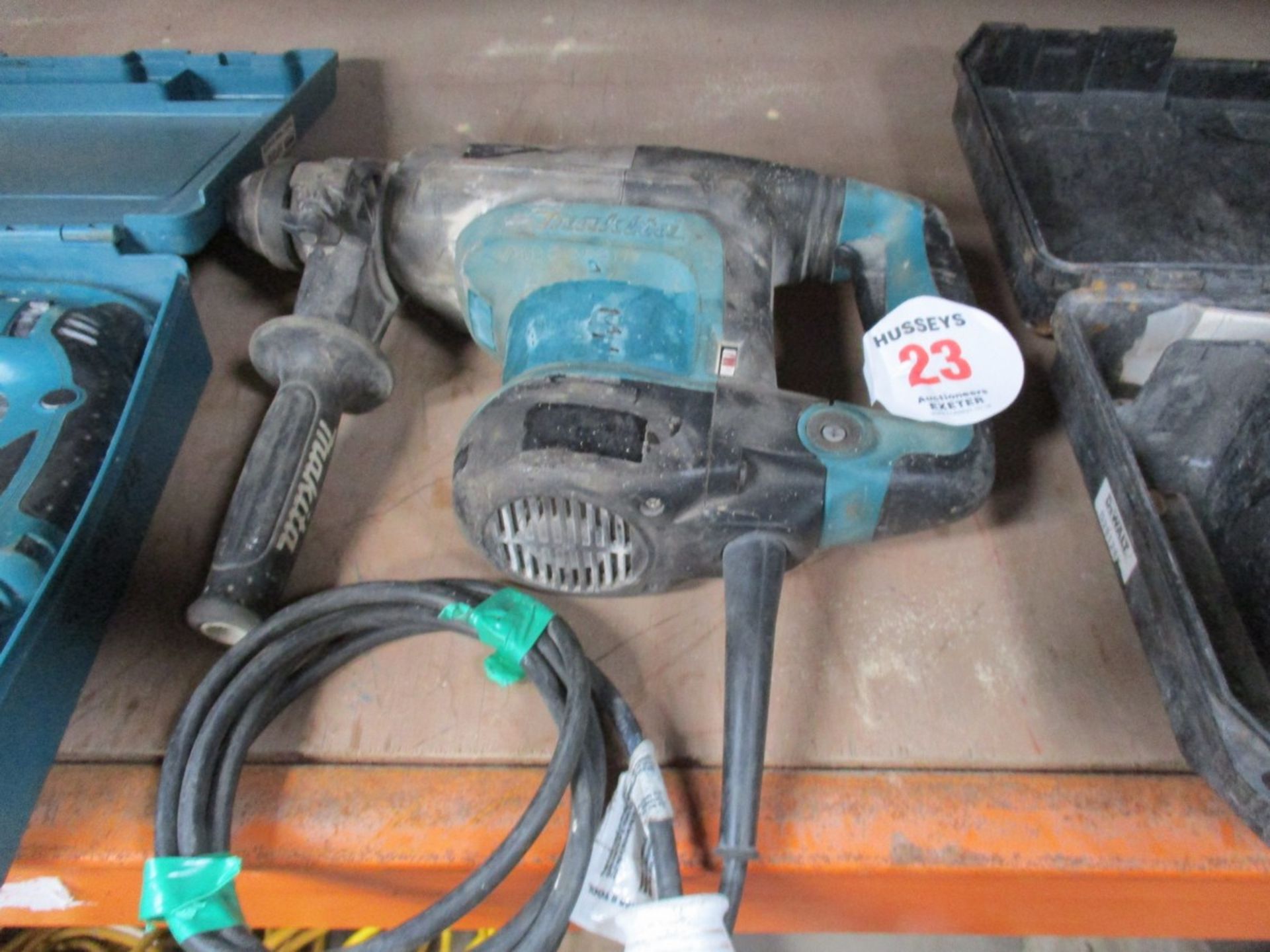 MAKITA AVT BREAKER