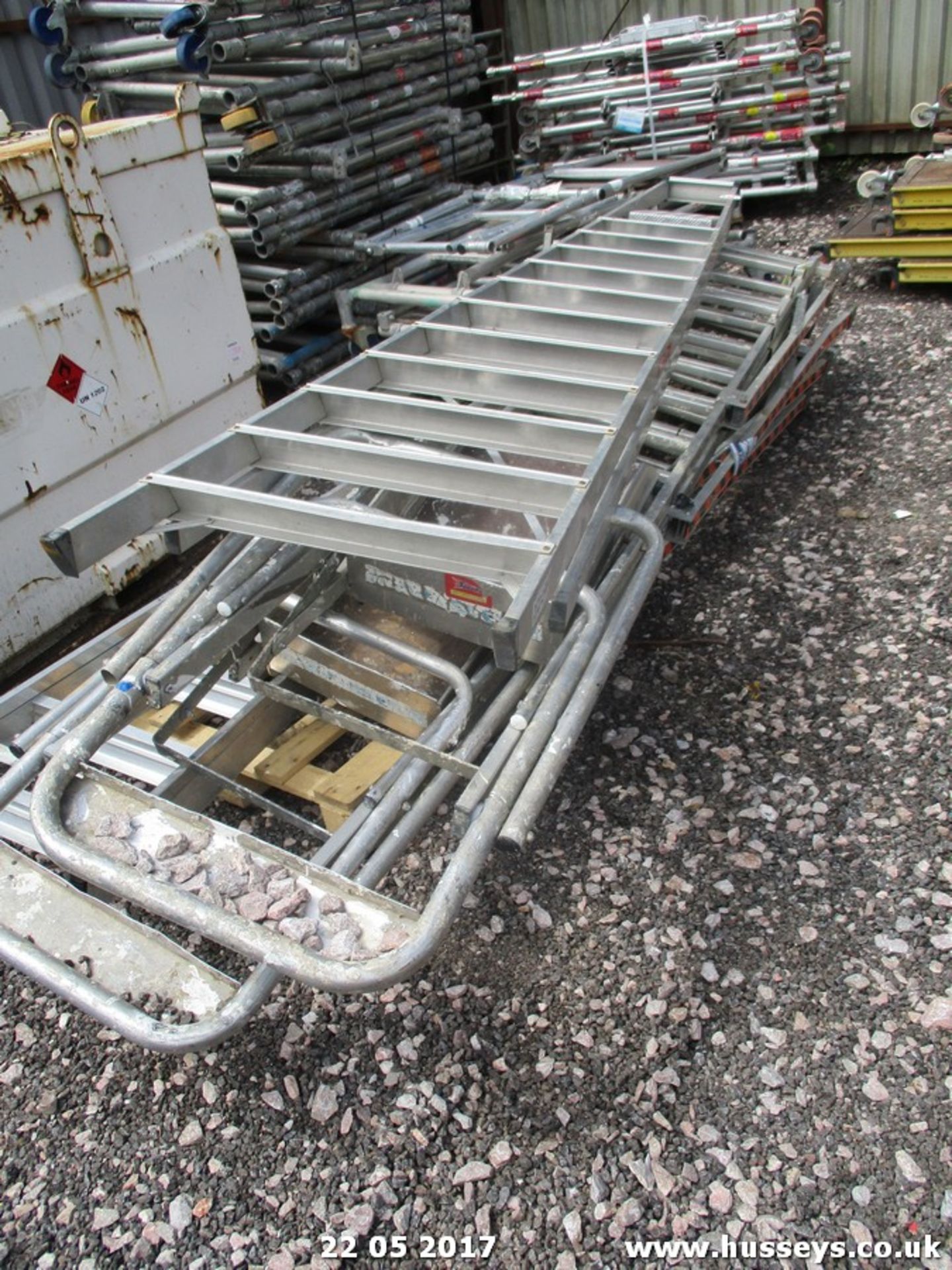 4 X STEP LADDERS 09/13845101446