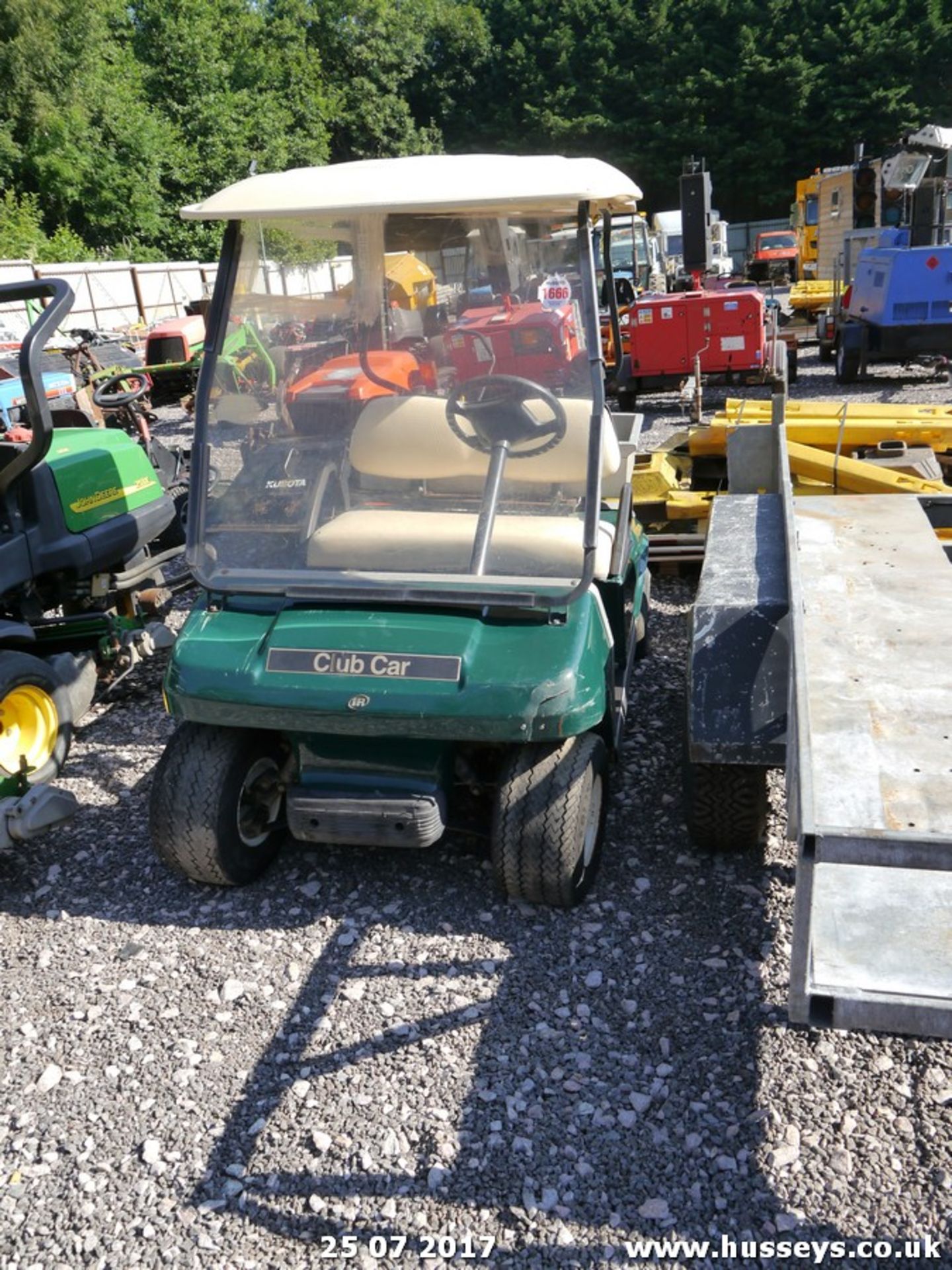 CLUB CAR GOLF BUGGY