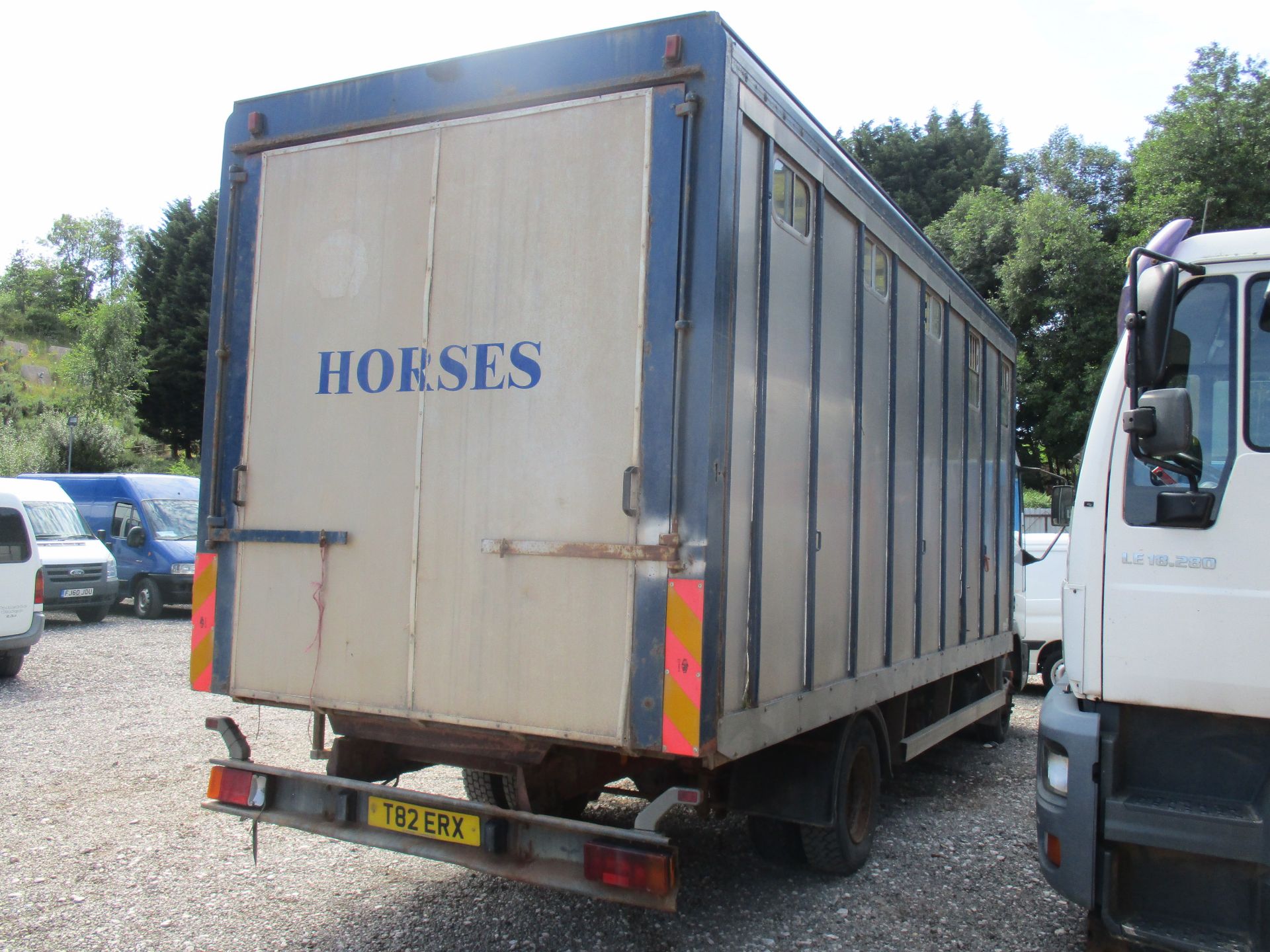 99/T IVECO-FORD NEW CARGO - 5861cc Diesel Automatic HORSEBOX - Image 3 of 3