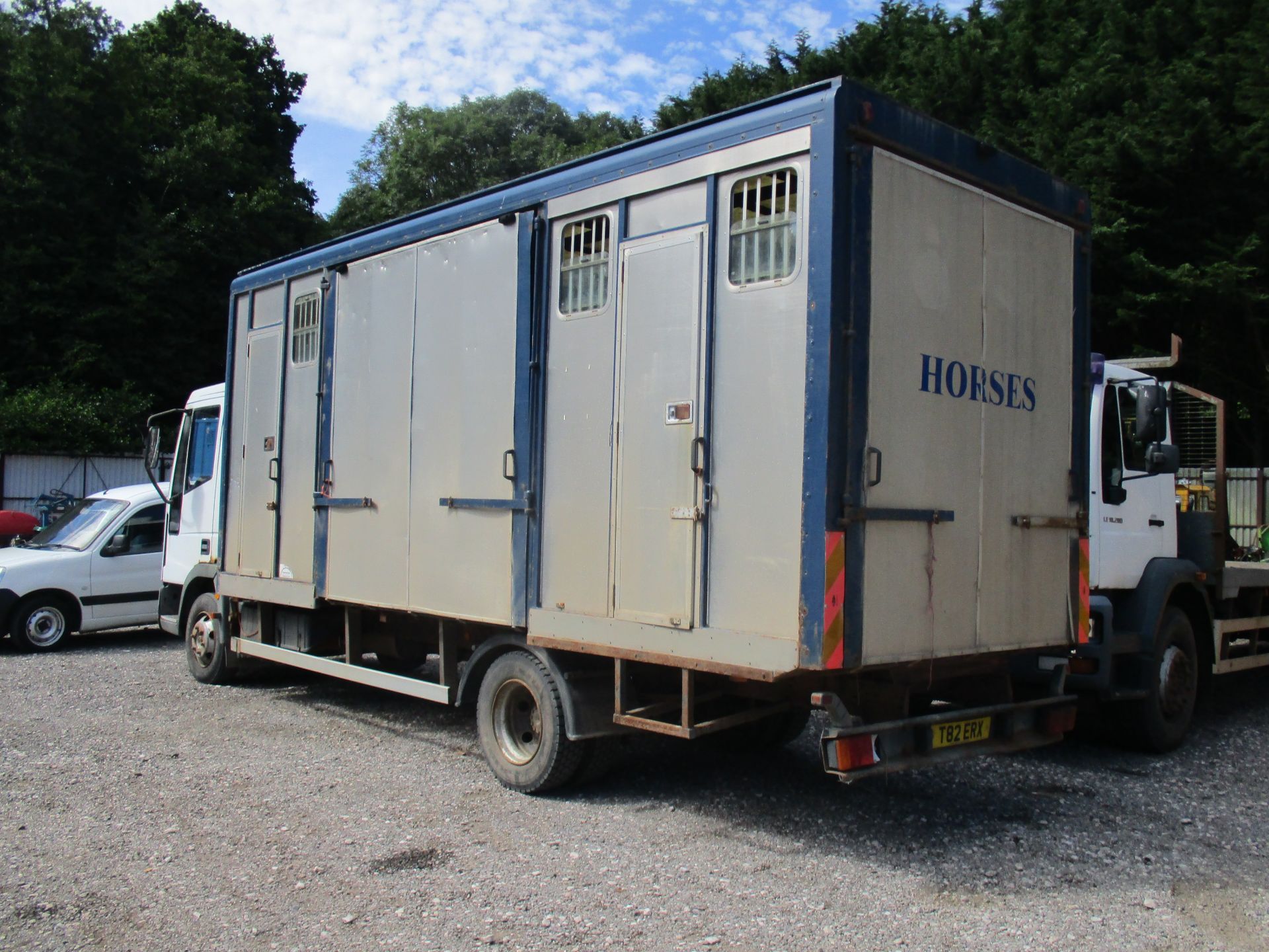 99/T IVECO-FORD NEW CARGO - 5861cc Diesel Automatic HORSEBOX - Image 2 of 3