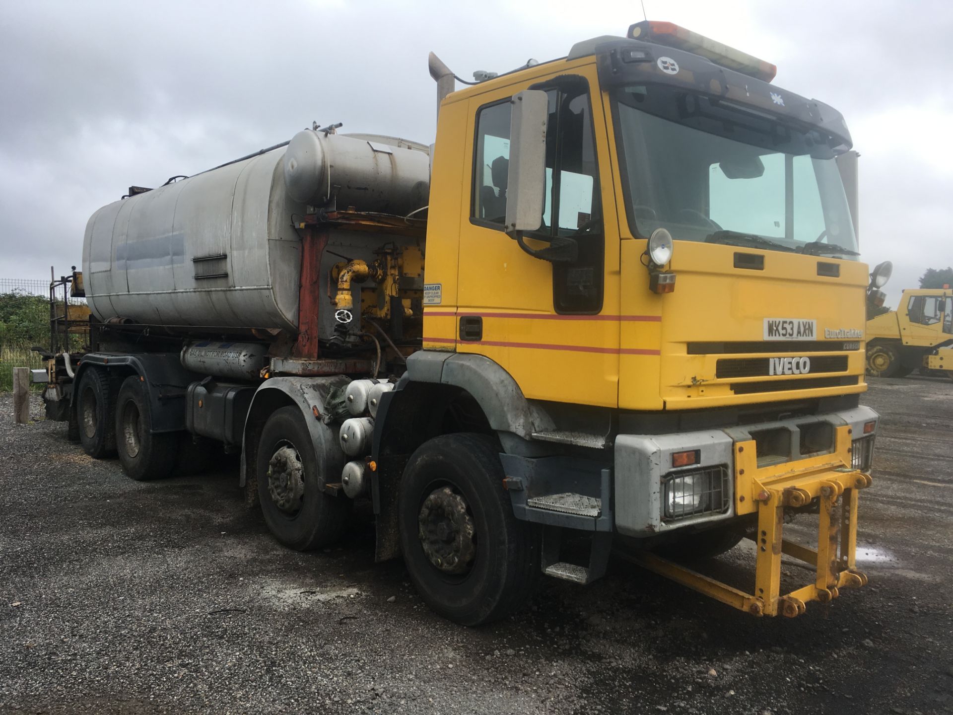 WK53AXN 2004 IVECO FORD 32TON C/W EURO TANKER PHOENIX 1996 TANKER 12700LTRS 191,301KMS C/W TAR - Image 2 of 13