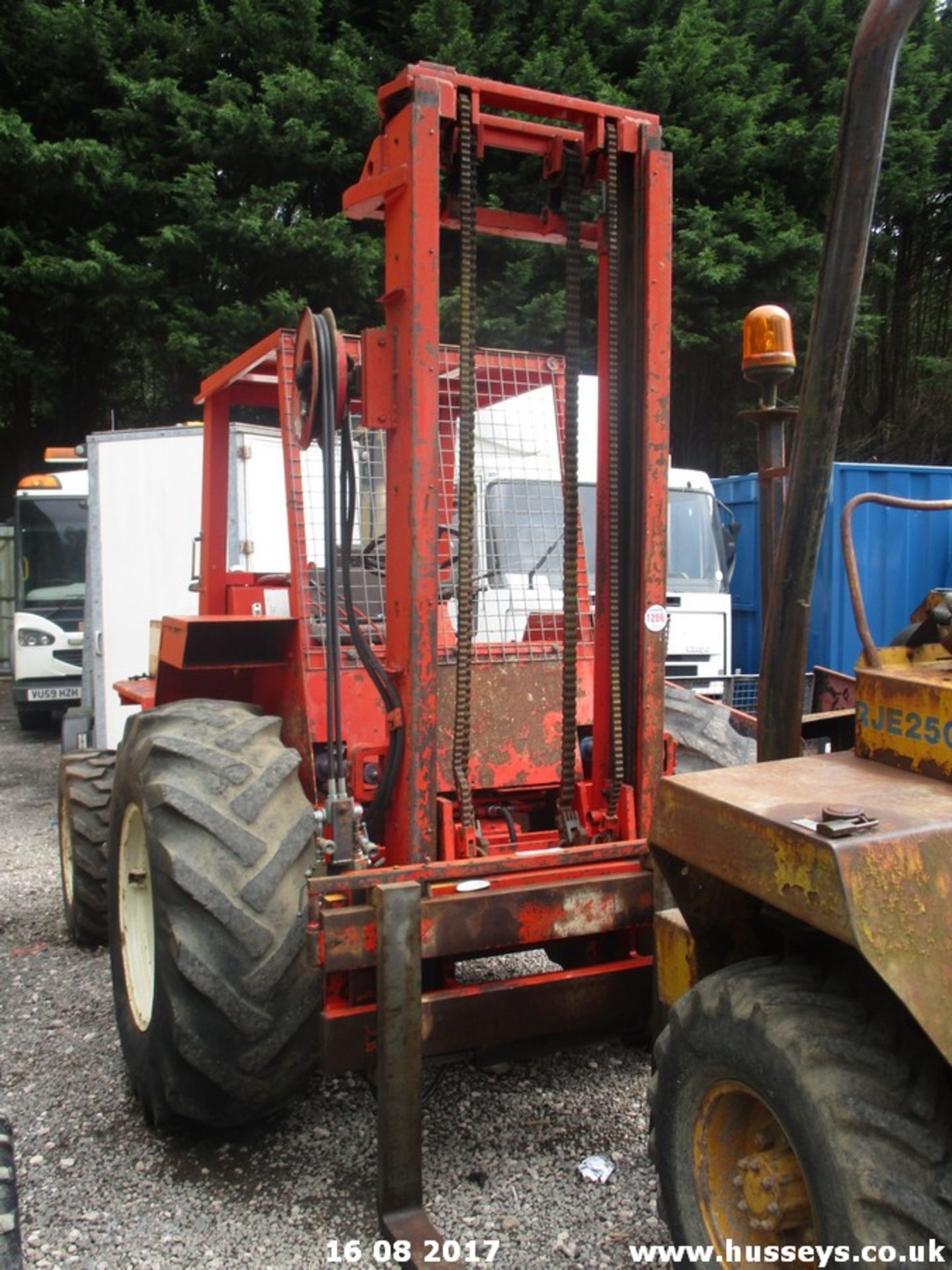 MANITOU ROUGH TERRAIN FOKLIFT,RUNS,DRIVES,LIFTS - Image 2 of 4