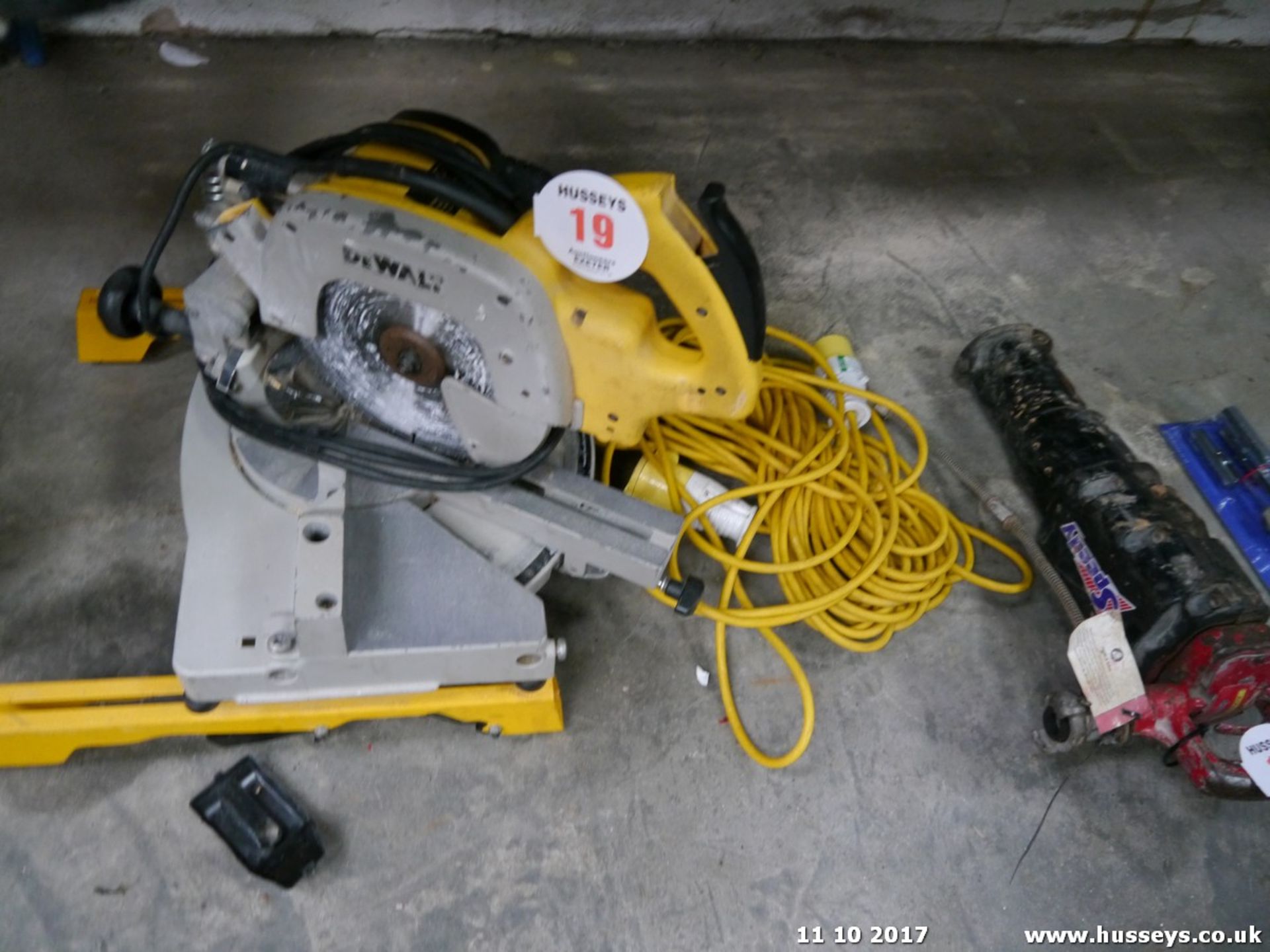 DEWALT CHOP SAW C/W EXTENSION CABLE