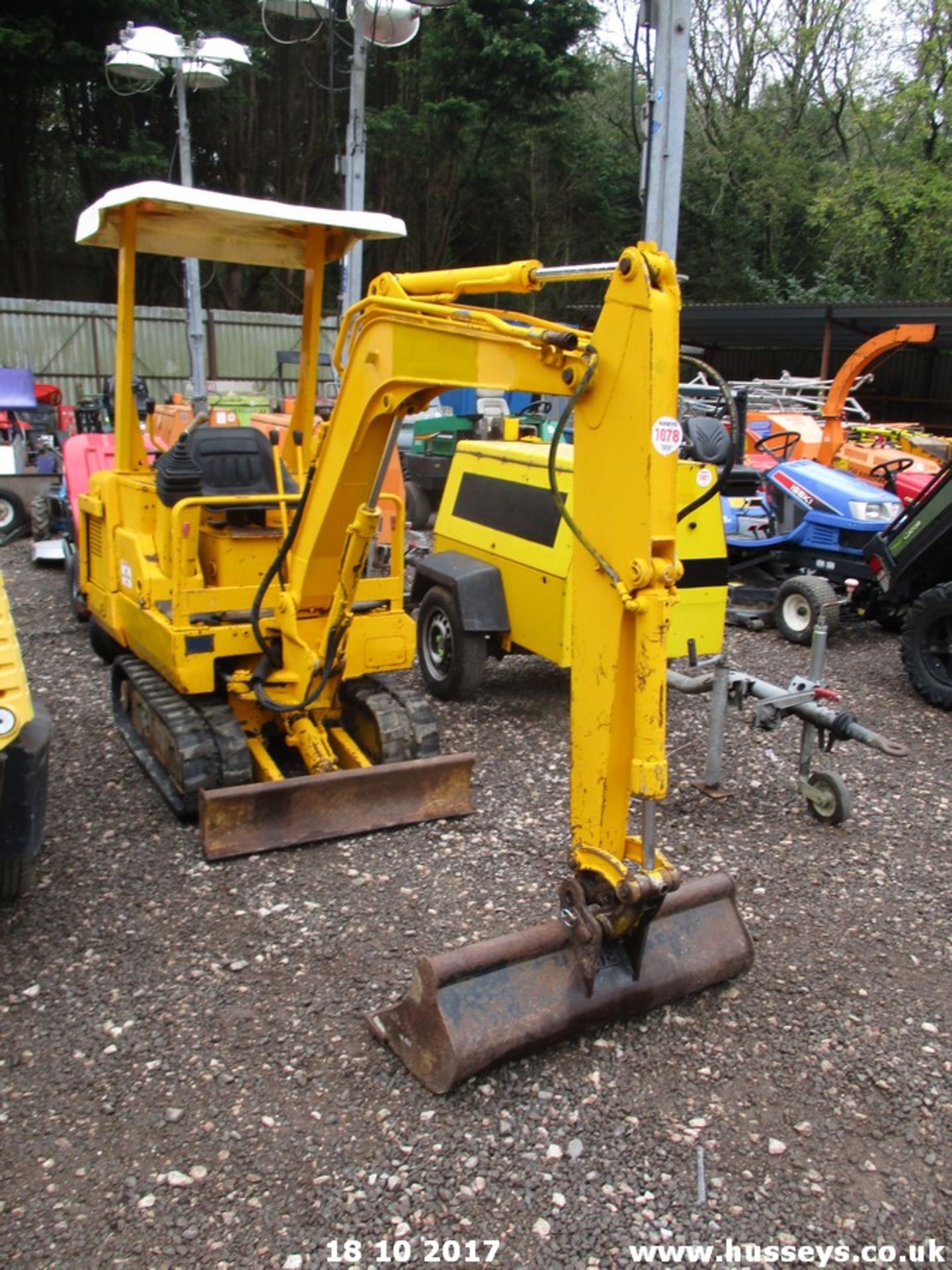 KUBOTA 1.5TONNE MINI DIGGER C/W 1 BUCKET PIPED FOR HAMMER 3087 HOURS KEY - Image 2 of 4