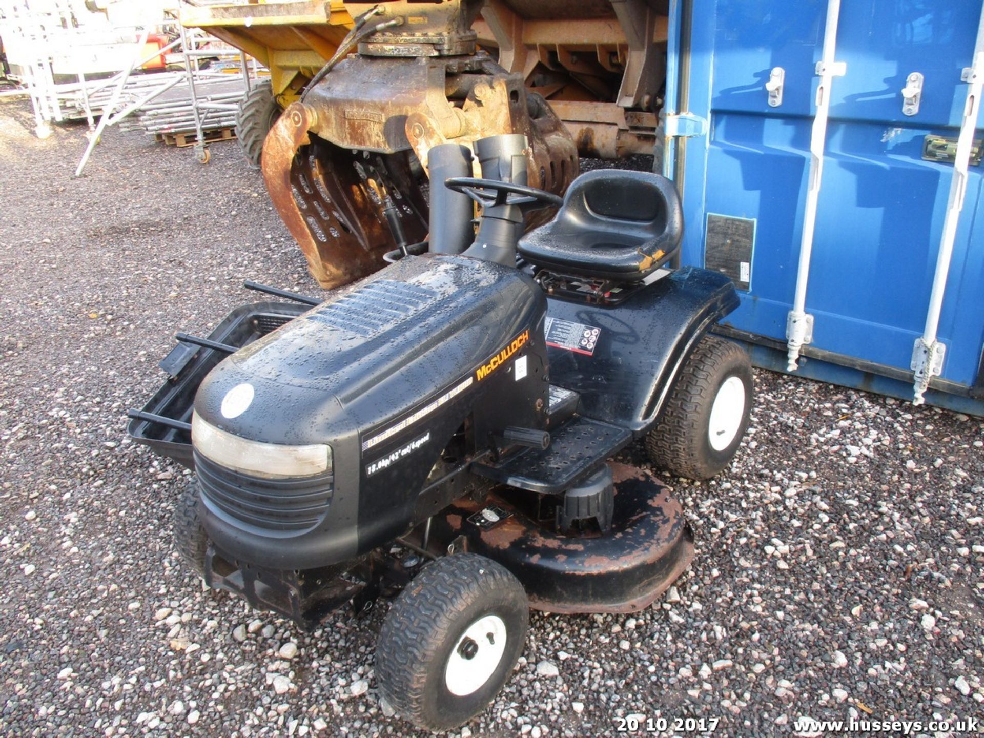 MCCULLOCK 18.0 42" CUT 6 SPD RIDE O N MOWER C/W COLLECTOR, MANUAL & KEY - Image 2 of 2