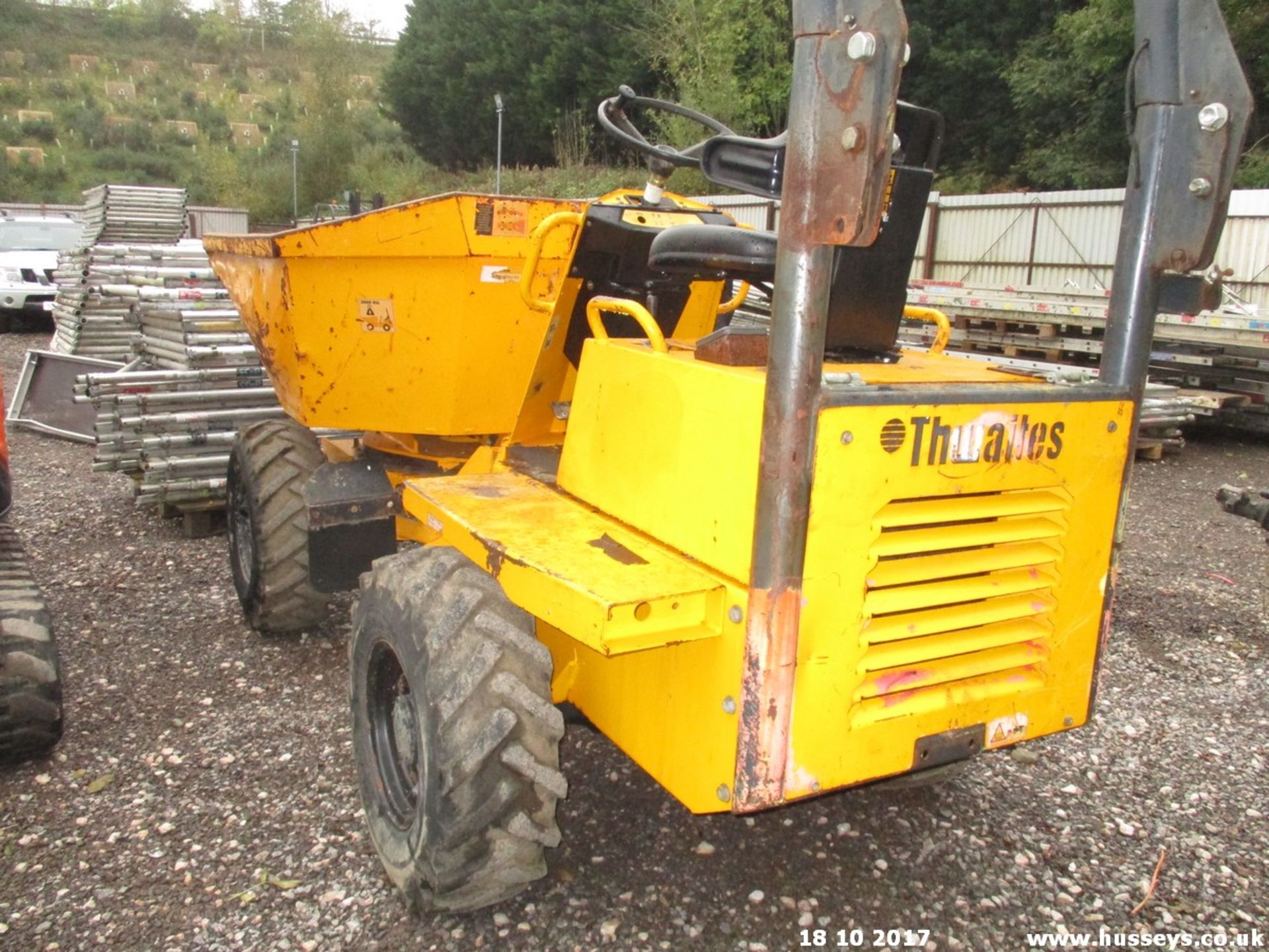 2007 THWAITES 3TON SWIVEL SKIP DUMPER, KEY, RUNS, DRIVES, TIPS, 2050 HOURS - Image 3 of 4