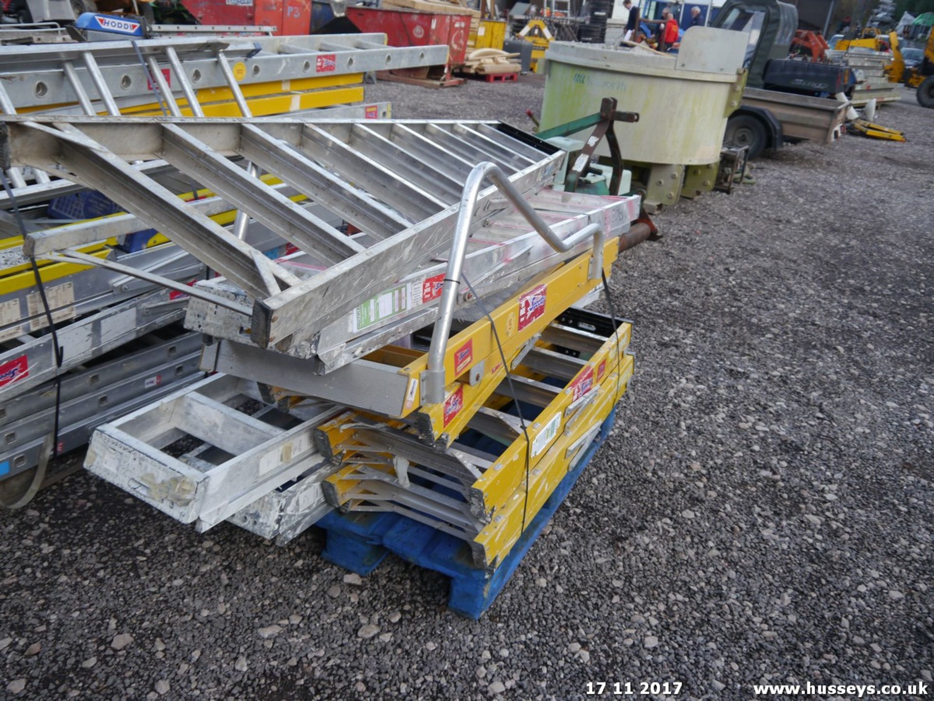 PALLET OF STEP LADDERS VIZ8 - Image 2 of 2