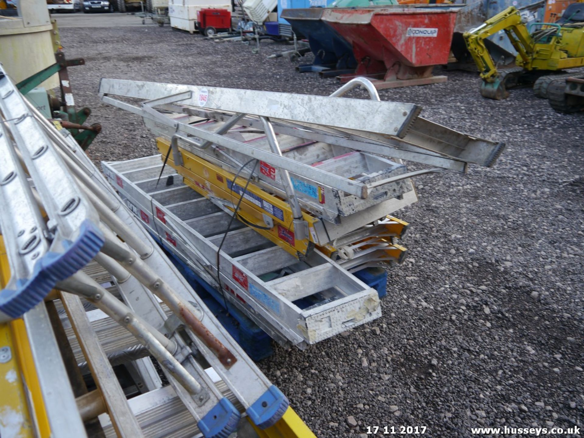 PALLET OF STEP LADDERS VIZ8