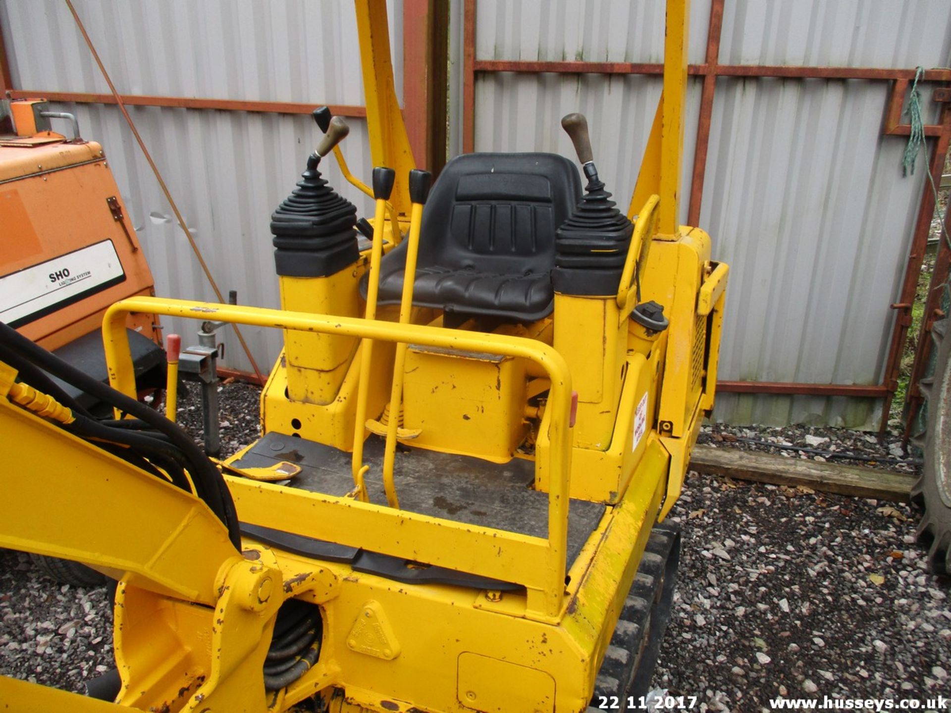 KUBOTA 1.5 TON MINIDIGGER 3087HRS, PIPED FOR HAMMER, KEY RUNS DRIVES DIGS - Image 3 of 5