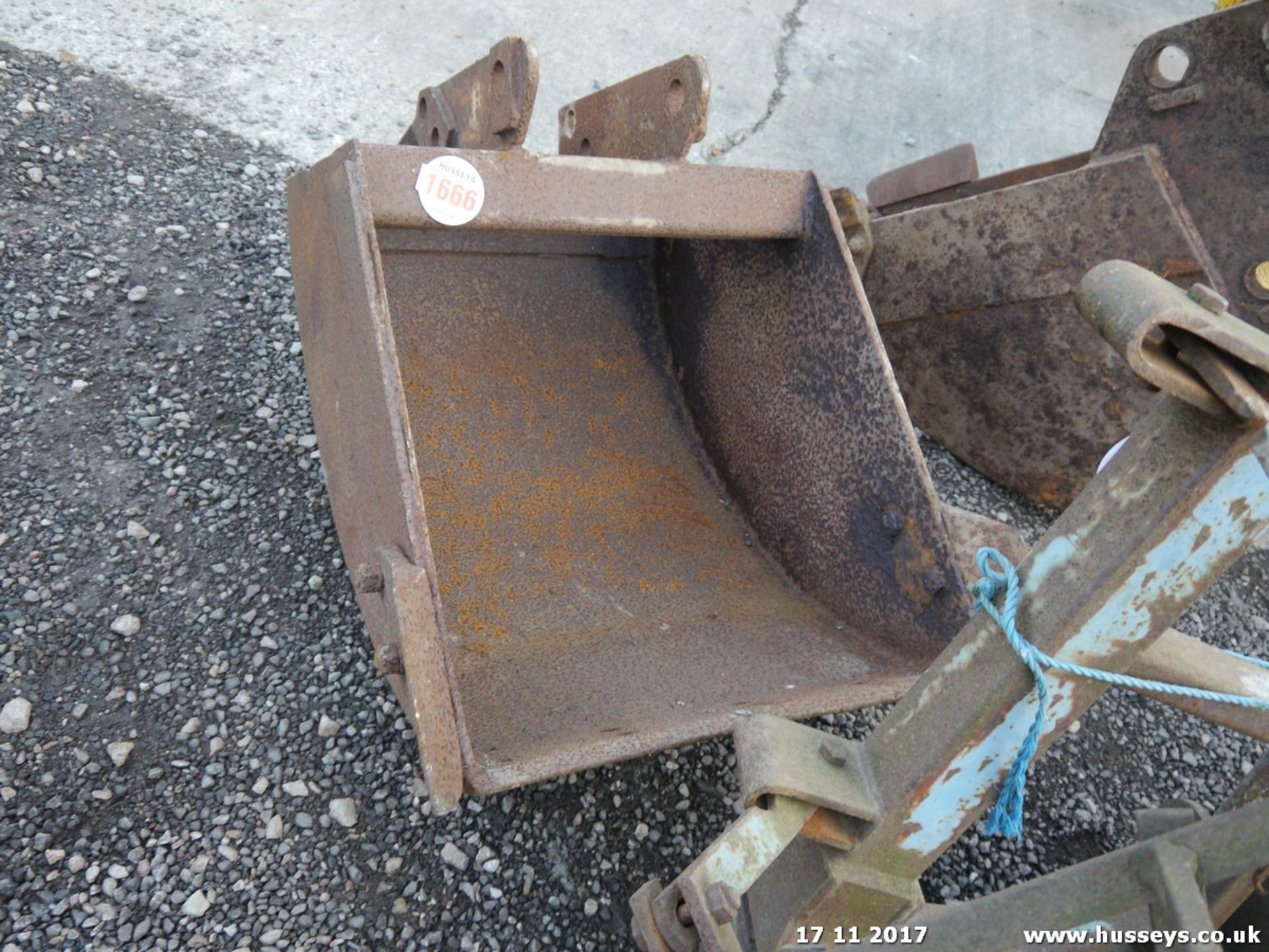 18" DIGGING BUCKET - Image 2 of 2