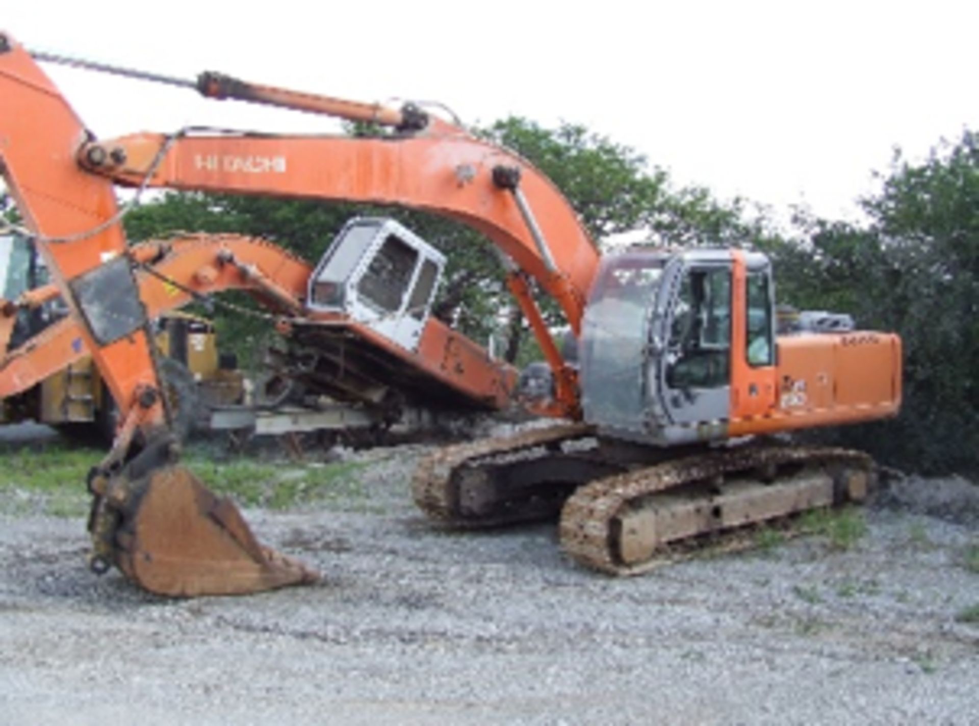 HITACHI 230