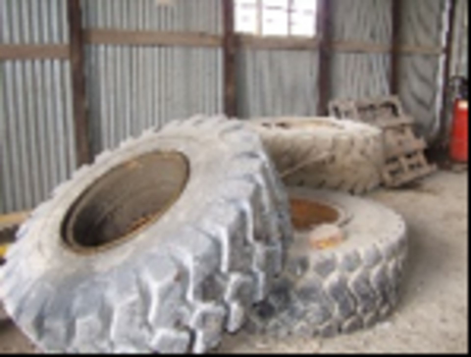 ASSORTMENT OF USED TYRES