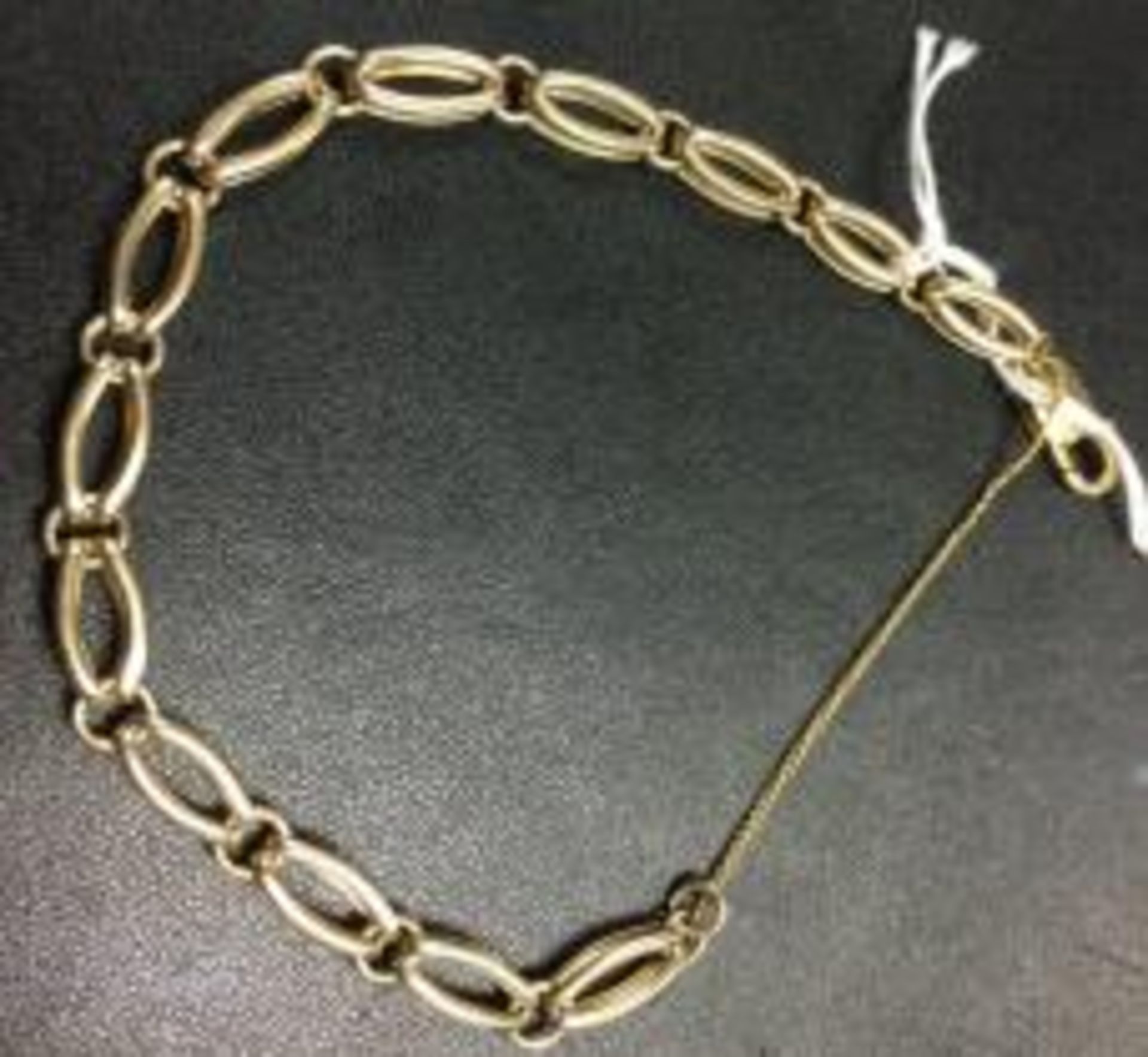 9ct yellow gold double loop link wrist chain (11.9g)