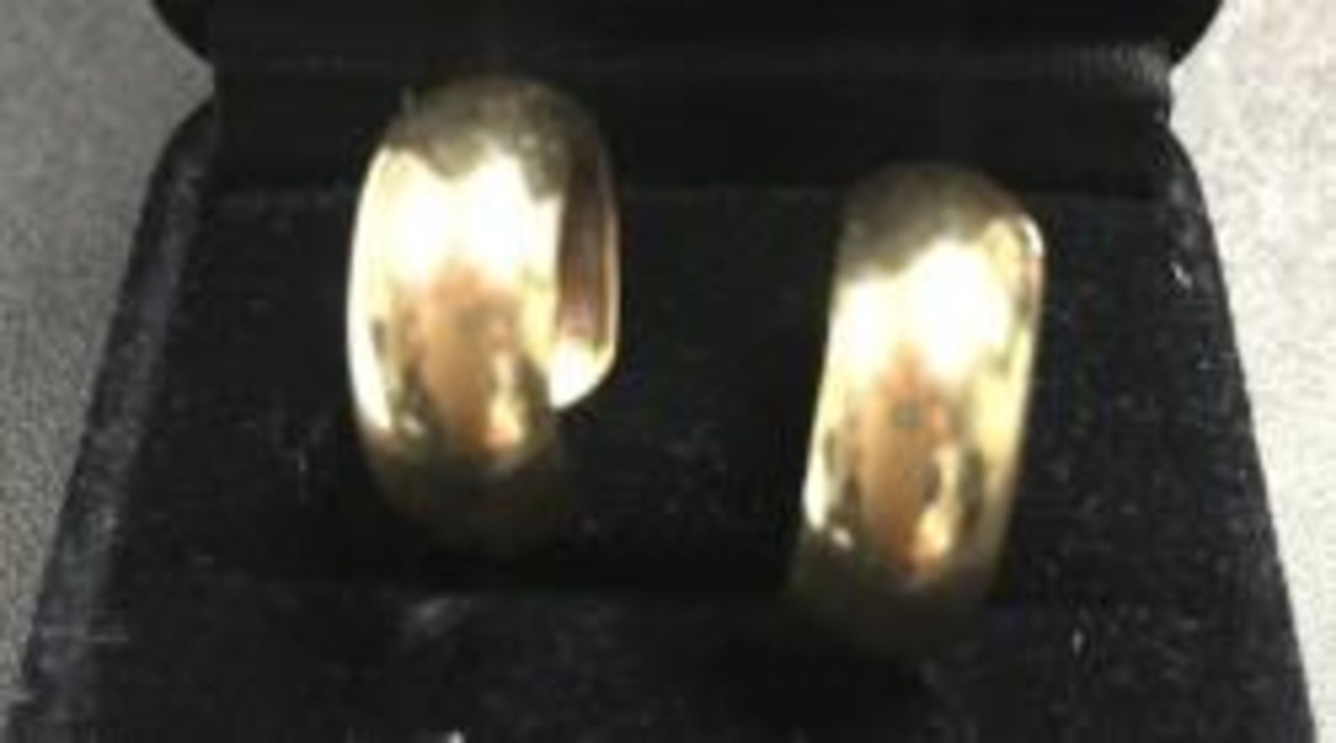 Pair of 9ct yellow gold earrings (total weight : 2.7g)