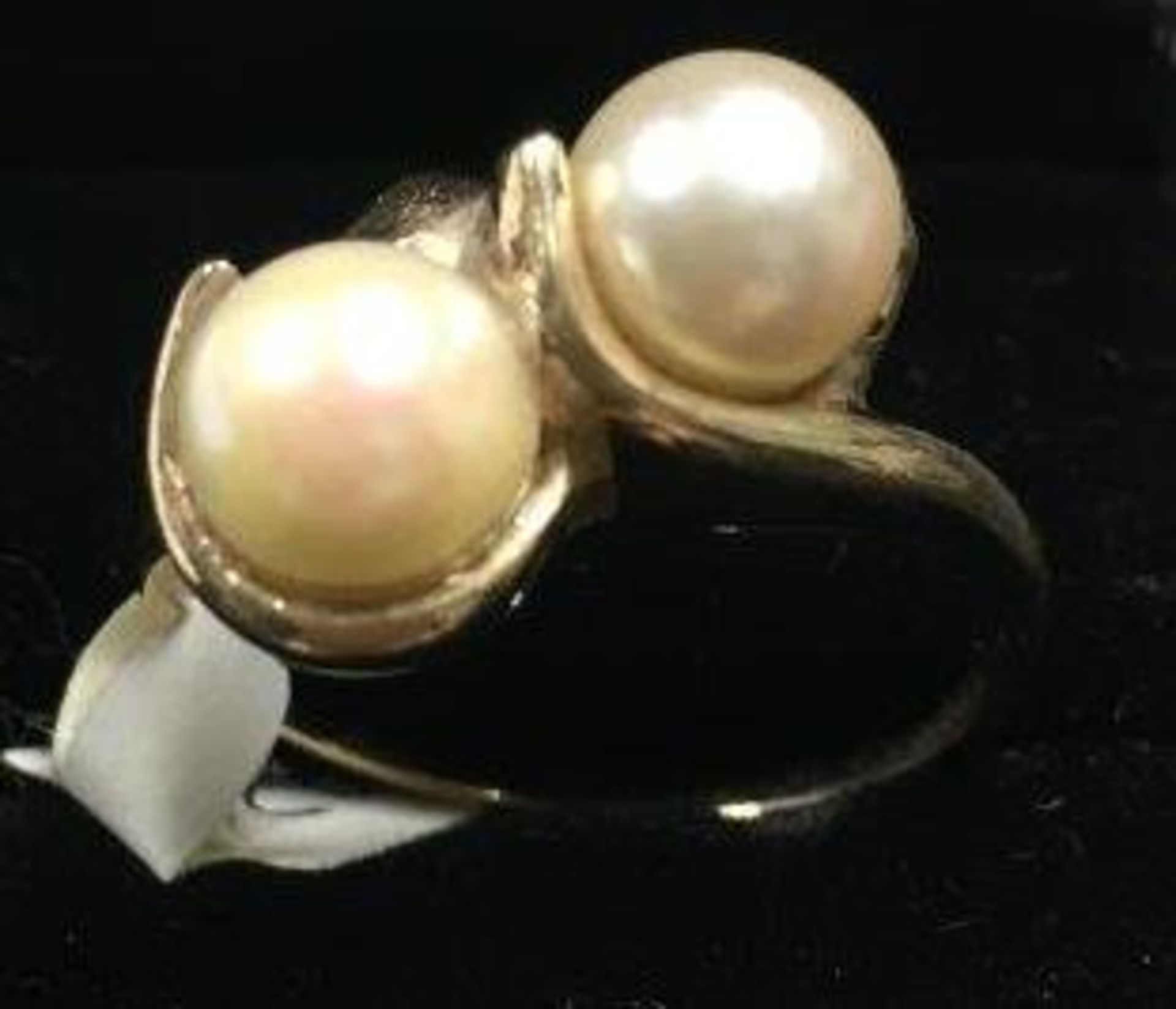 9ct yellow gold & immitation pearl ring (4.0g)