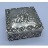 A continental repousse snuff box, width 6.