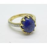 A silver gilt ring set cabochon lapis lazuli,