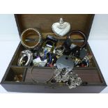 A writing box with costume jewellery, total weight 1.