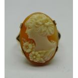 A 9ct gold cameo ring, 3.