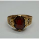 A yellow metal and garnet ring, 1.