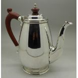 An Edward Barnard & Sons Ltd. silver coffee pot, London 1976, 603.