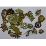 Assorted cap badges including Capetown Highlanders, Australian Commonwealth Military Forces,