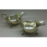 A pair of silver sauce boats, 149g,