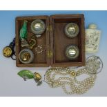 A carved wooden casket containing two snuff bottles, jewellery, salts, etc.