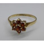 A 9ct gold and garnet ring, 1.