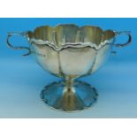 A silver two handled bowl by Elkington, Birmingham 1908, 234g,