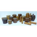 A collection of eighteen pieces of treen