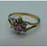 A 9ct gold cluster ring, 1.