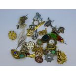 A selection of vintage brooches